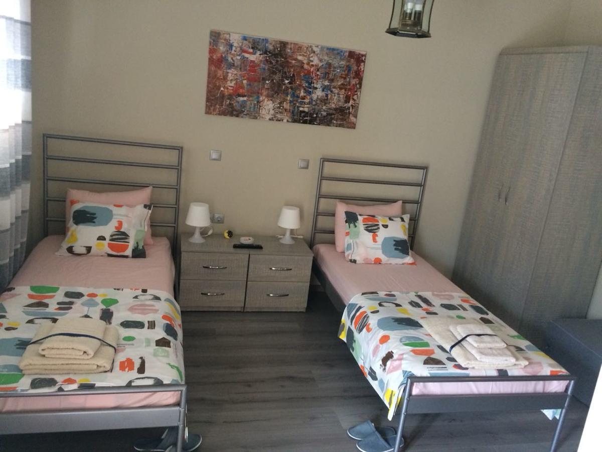 Petro'S Apartment Корча Экстерьер фото