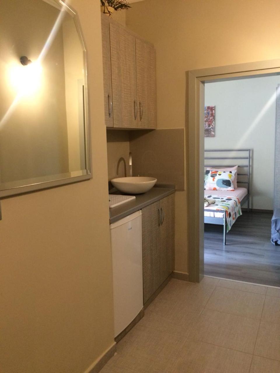 Petro'S Apartment Корча Экстерьер фото